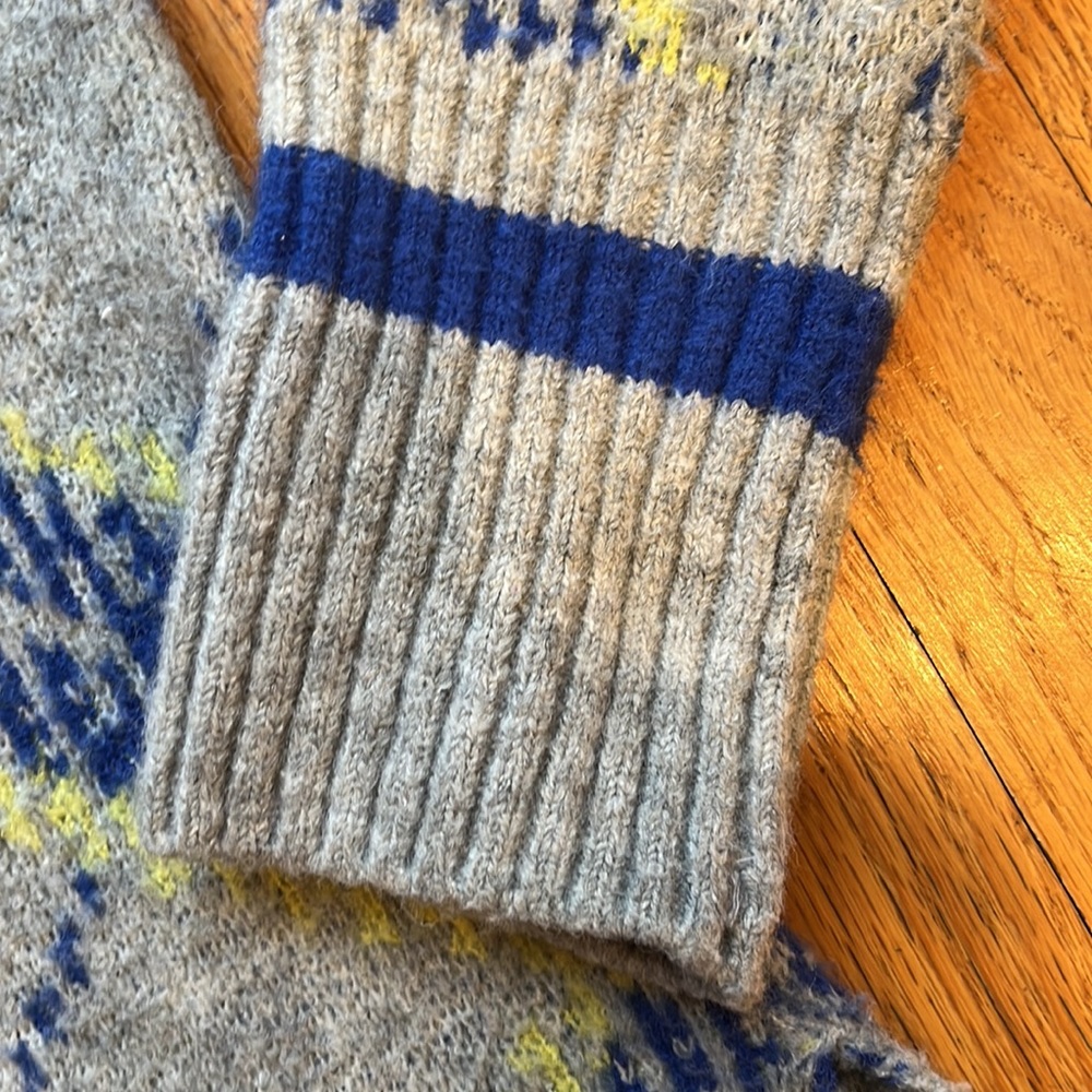 AQUA OVERSIZED SWEATER IN EUC - Picture 4 of 8